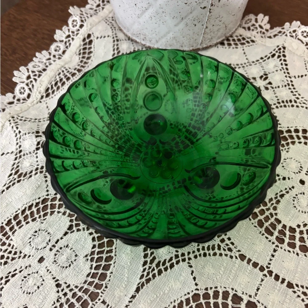 Anchor Hocking Emerald Green Footed Bowl Vintage Burple Berry Pattern